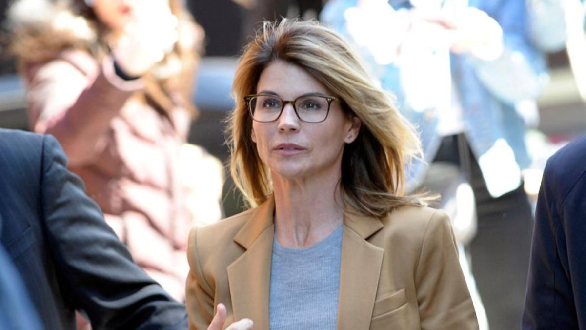 Lori Loughlin sale de la cárcel tras dos meses de condena por la trama de sobornos universitarios