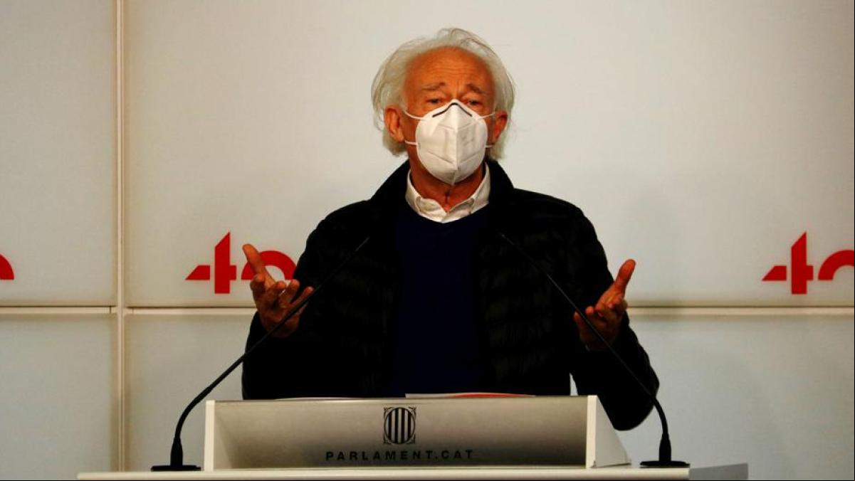 Albert Boadella visita el Parlament para denunciar la “falta de libertad cultural” en Catalunya