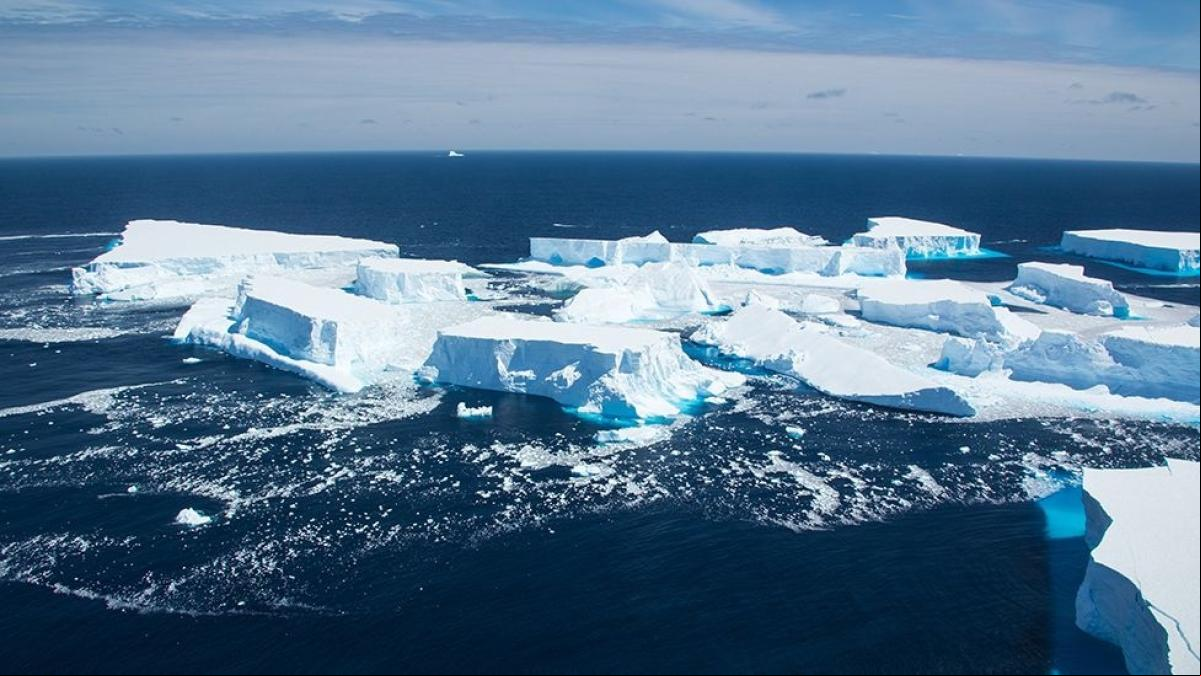 El iceberg más grande del mundo se hace pedazos
