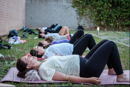 L'hospital del Mar és el primer que ha format llevadores i ofereix Mindfulness a les dones embarassades. Fotos d'una sessió (CAP Ramon Turró,