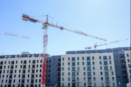 Viviendas en construcción, a 10 de septiembre de 2024, en Madrid (España). La Comunidad de Madrid alcanzará a lo largo de la presente legislatura la cifra de 10.500 nuevas viviendas de alquiler a precio asequible de su Plan Vive. El Gobierno madrileño trabaja en un paquete de medidas donde se incluye este Plan Vive, que permitirá, con la edificación de estos inmuebles, mover una inversión privada de 1.250 millones de euros