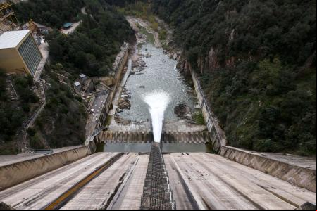 Las compuertas del pantano están abiertas