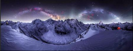 «Double Milky Way Arch Over Matterhorn» – Captada en Zermatt, Suiza. Un raro doble arco, donde tanto la Vía Láctea de invierno (con Orión saliendo) como la Vía Láctea de verano (con el centro galáctico) aparecen la misma noche, una transición perfecta entre estaciones