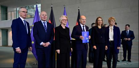German Chancellor Olaf Scholz (4th L) and Monika Schnitzer (3rd L), chair of the German Council of Economic Experts, pose with council  (L-R) Martin Werding, Achim Truger, Schnitzer, Scholz, Ulrike Malmendier, and Veronika Grimm during a press conference to present the council's Annual Report 2024/2025, on November 13, 2024 in Berlin. (Photo by John MACDOUGALL / AFP)