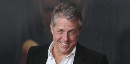MADRID, 21/11/2024.- El actor británico Hugh Grant posa a su llegada a la premiere de 
