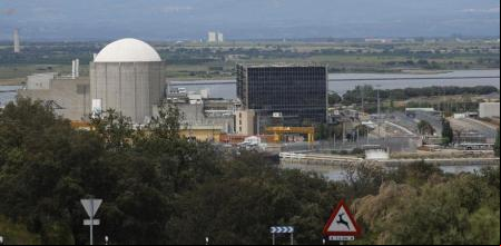 Navalmoral de la Mata (Cáceres), 7/5/2025.- Central nuclear de Almaraz situada enla localidad cacereña de Navalmoral de la Mata, refrigerada por el río Tajo pertenece a las empresas Iberdrola, Naturgy y Endesa que forman la Sociedad Centrales Nucleares Almaraz-Trillo. EFE/ Mariscal