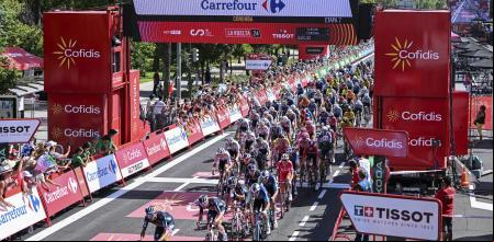 Cofidis celebra sus 35 años en España reforzando su vínculo con el deporte a través de La Vuelta 2024, que patrocina desde hace 15 años como muestra de su compromiso con los valores del esfuerzo, la inclusión y el trabajo en equipo