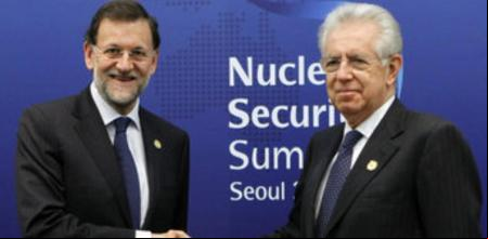 El presidente del Gobierno, Mariano Rajoy y el primer ministro italiano, Mario Monti, en la Cumbre de Seguridad Nuclear en Seúl.