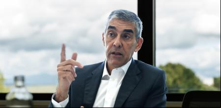 Entrevista al presidente y CEO de Siemens España Fernando Silva, que acumula más de veinticinco años de experiencia en la compañía