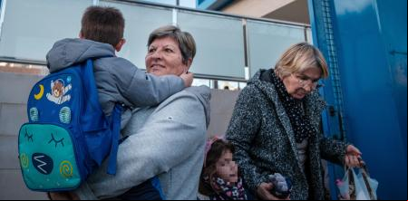Abuelas que cuidan de los nietos: “Quiero poder decir ‘no’ y que no se me mire mal”