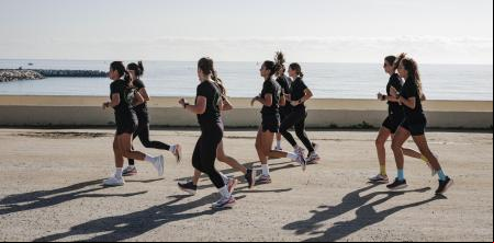Más deporte, menos alcohol: la generación Z cambia las discotecas por clubs de running y crossfit