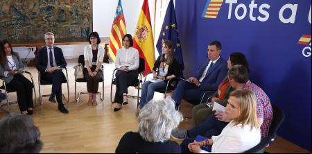 Les víctimes arrenquen més compromisos de Sánchez en una reunió de tres hores