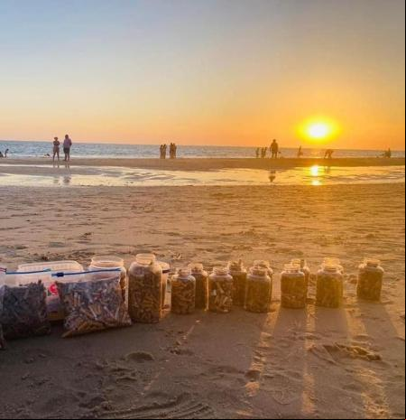 El tóxico silencioso de los océanos: una sola colilla de cigarrillo contamina hasta 500 litros de agua