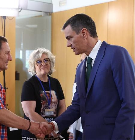 Las víctimas de la dana arrancan en una larga reunión más compromisos de Sánchez