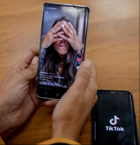 Un juez ite una querella contra TikTok por las secuelas psiquiátricas de una moderadora