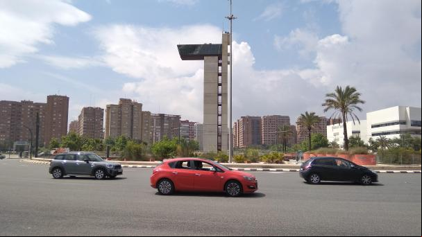 Una rotonda abandonada de 24 millones en València, a la espera de Fomento