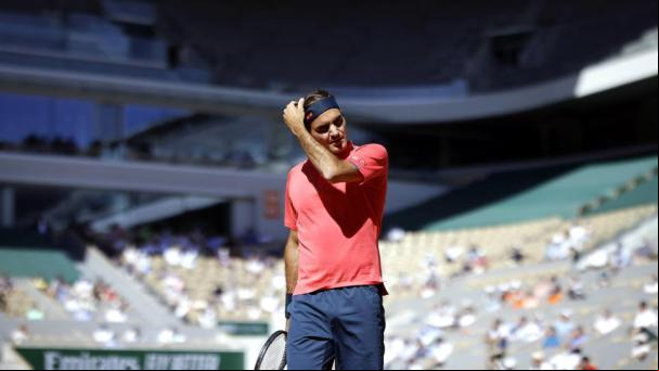 Federer, un pincel traza ángulos sobre la arcilla