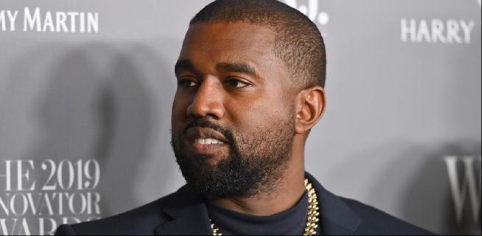 Kanye West visto por primera vez sin su anillo de casado