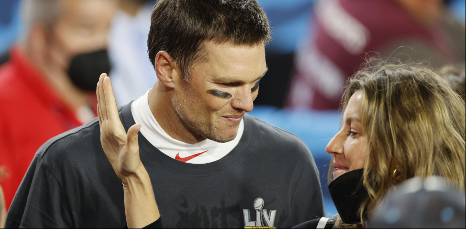 Tom Brady renueva su contrato con los Tampa Bay Buccaners a sus 45 años