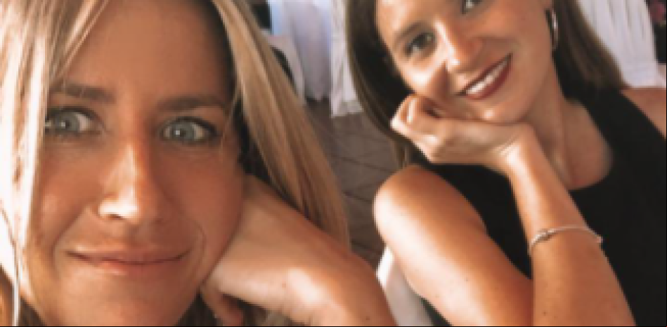 Se vuelve viral por ser idéntica a Jennifer Aniston