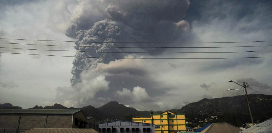 La erupción del volcán La Soufriere en el Caribe se cobra sus primeras víctimas