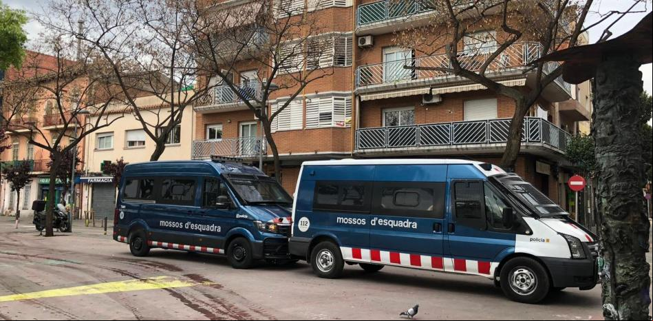 Los Mossos intervienen en tres pisos del barrio de Sant Roc