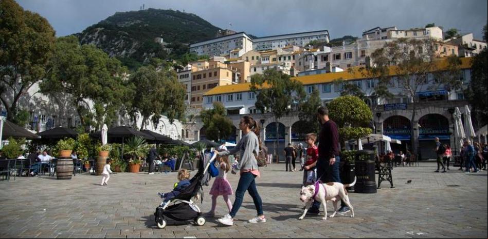 Gibraltar recupera la vida sin mascarillas