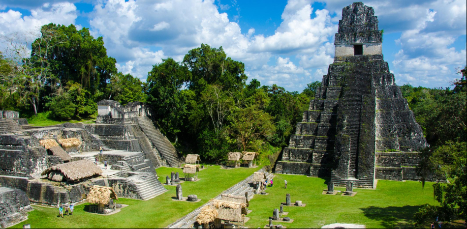 La vuelta al mundo maya en 8 monumentos
