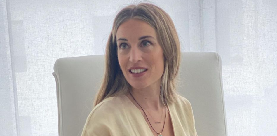 Marta Castro, la mujer de Fonsi Nieto, dona su pelo para hacer pelucas para enfermos de cáncer