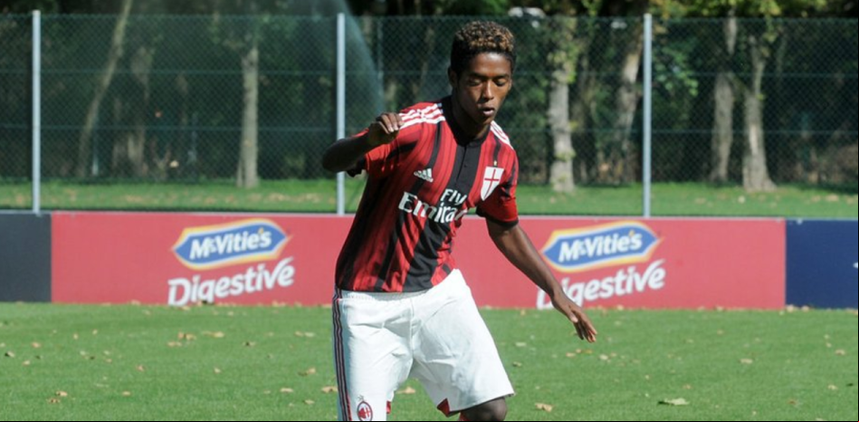 La muerte del canterano del Milan víctima de racismo conmueve a Italia