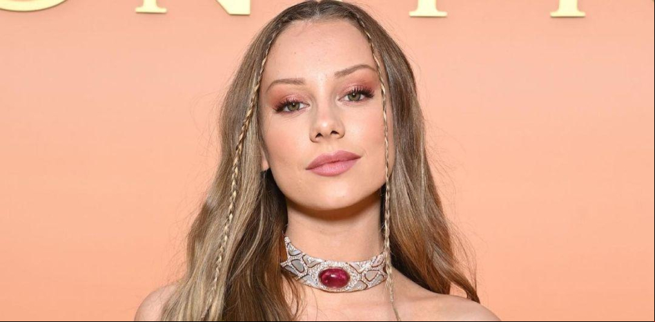 Ester Expósito impacta con dos vestidos de pasarela en la fiesta de Bvlgari