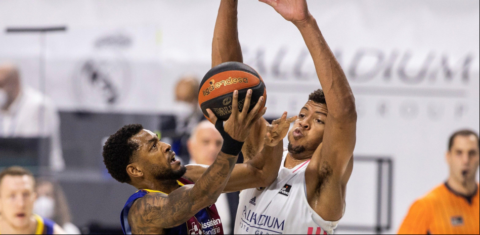 Higgins pone al Barça a un triunfo de la Liga