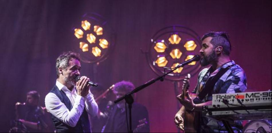 Los asistentes al concierto de Love of Lesbian se hacen tests matutinos en las salas de Barcelona