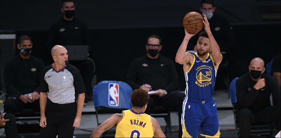 Curry gana el duelo a Lebron James con una gran remontada