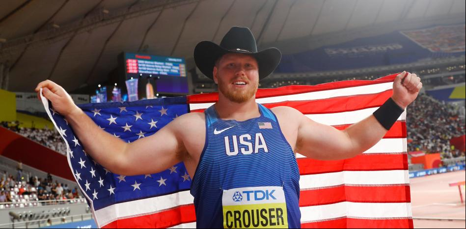 Cro excede los límites de la pista para batir el récord mundial de peso indoor