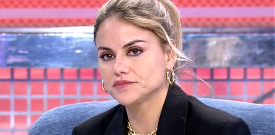 Mónica Hoyos defiende, entre lágrimas, su relación con su novio a pesar su oscuro pasado
