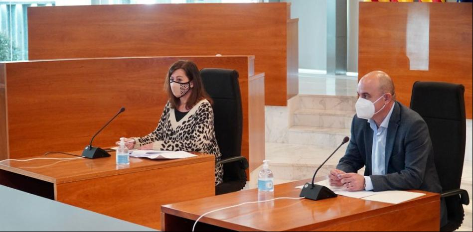 Una comida de trabajo de Armengol con 8 comensales genera polémica en Eivissa