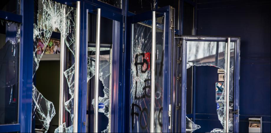 Caen tres de los asaltantes de la comisaría de Vic en las protestas por Pablo Hasél