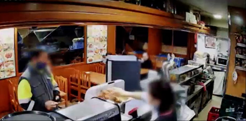 Los Mossos investigan 20 robos del ladrón que seda a sus víctimas chinas