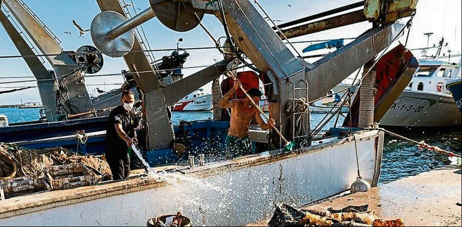 Los pescadores señalizan los ‘puntos negros’ del mar