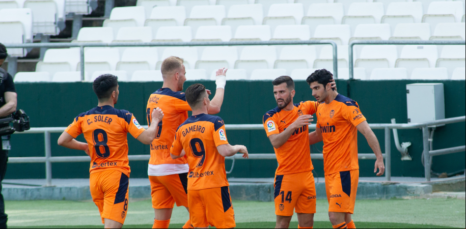 El Valencia frena a un ambicioso Betis