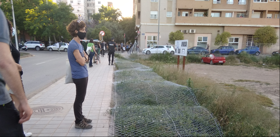 Una protesta en Benimaclet acaba tirando las vallas de Metrovacesa