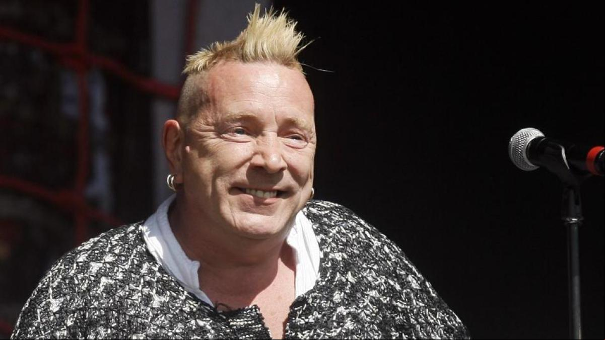 John Lydon, líder de los Sex Pistols, roto de dolor por la muerte de su esposa: Intento ahogarme en alcohol John Lydon, líder de los Sex Pistols, roto de dolor por la muerte de su esposa: Intento ahogarme en alcohol