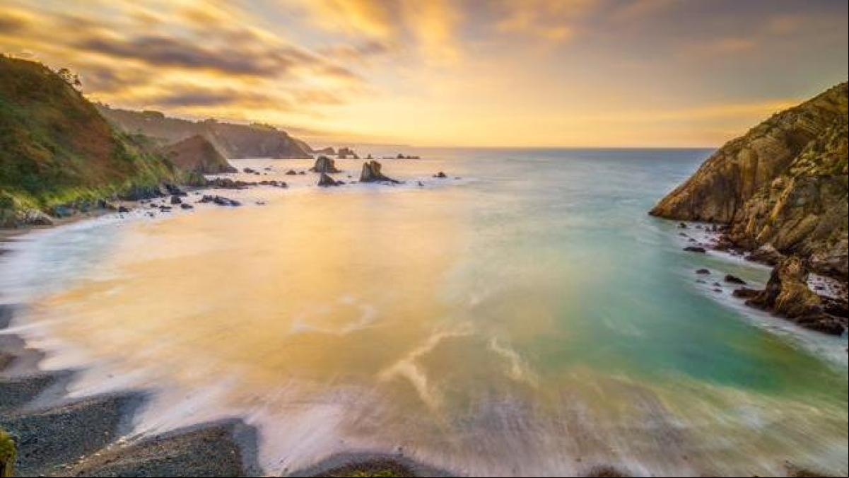 Esta es la playa más hawaiana de España y está en Asturias
