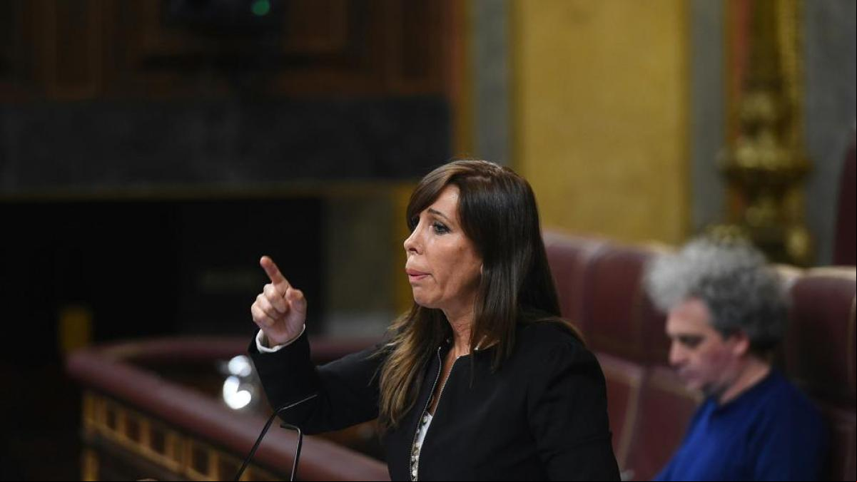 La modista cose en la cloaca