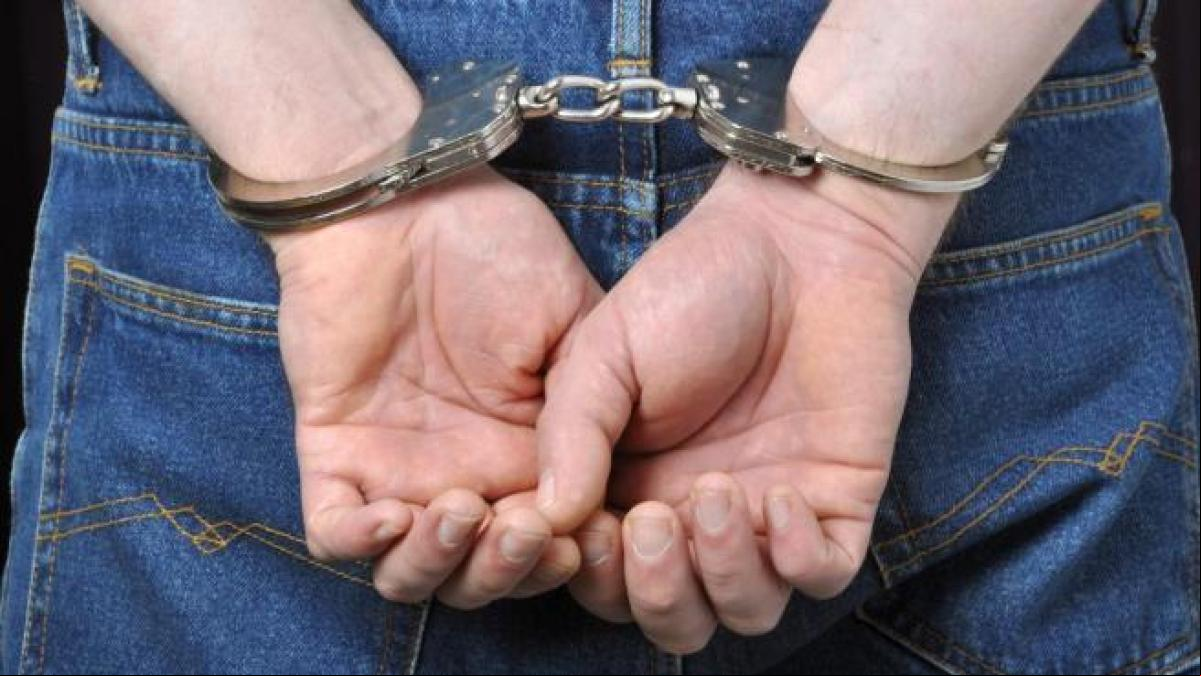 Intenta engañar y secuestrar a una niña de 7 años y los vecinos logran atraparle antes de que se la lleve