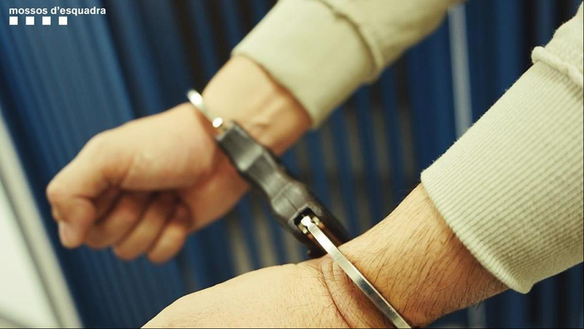 Detenido por robar gasóleo de camiones estacionados en un parking en Figueres