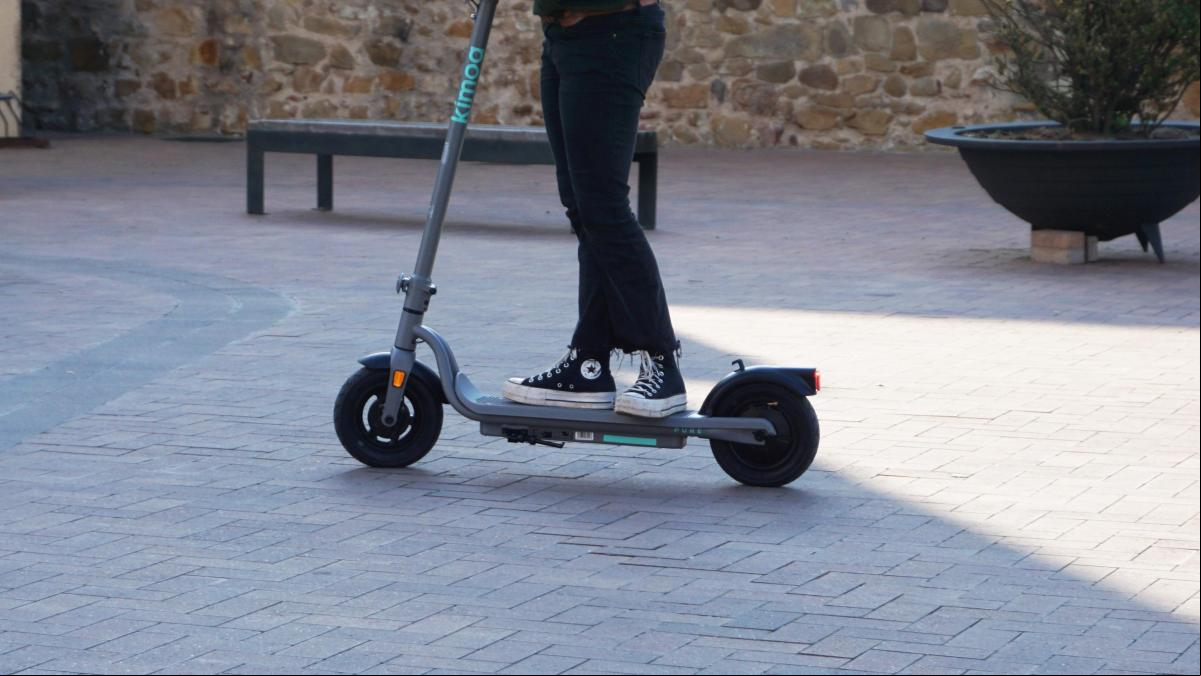 Un vecino de Sant Pere de Ribes muere al caer de un patinete eléctrico