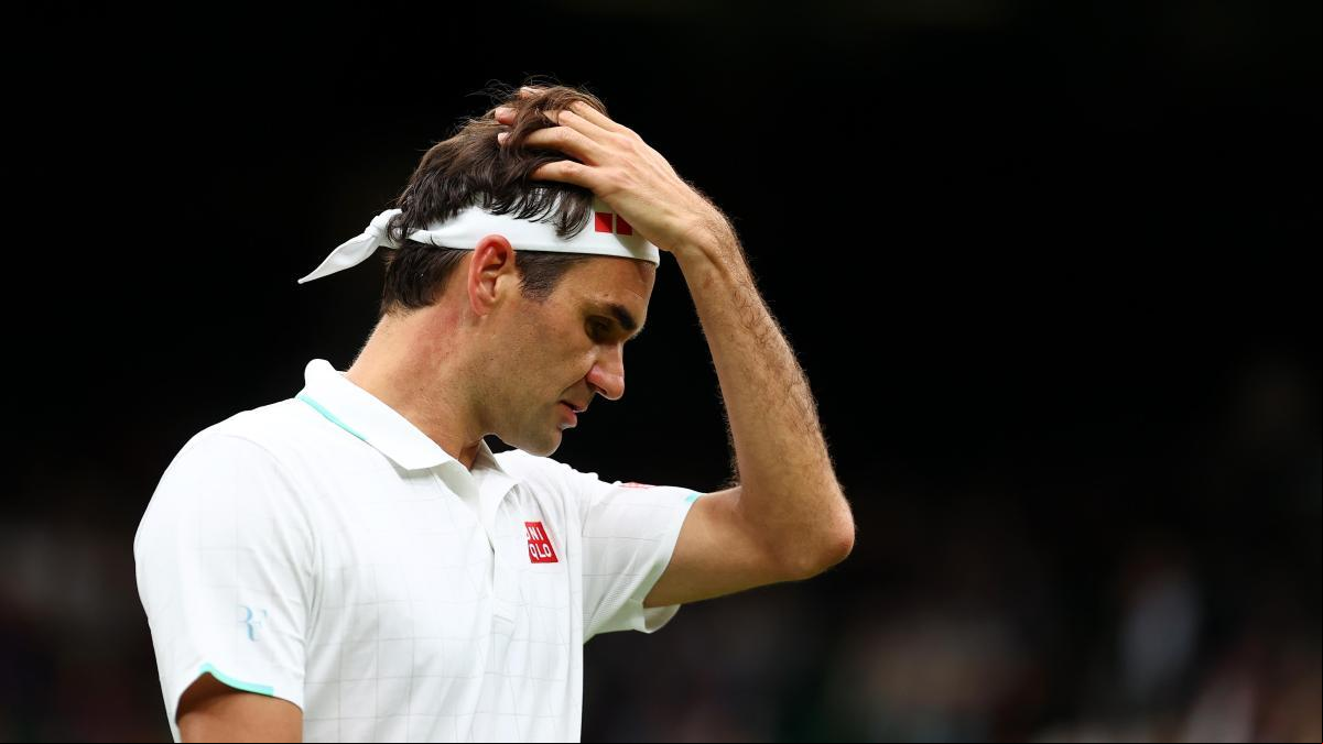 Federer vuelve a pasar por el quirófano y estará fuera muchos meses