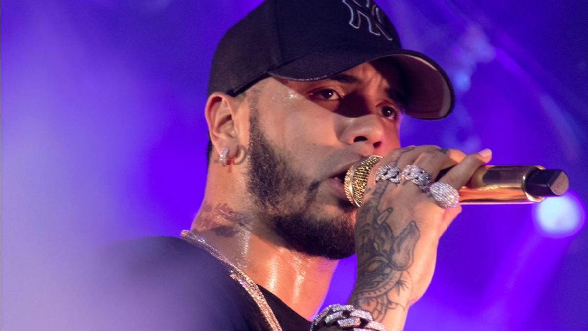 Anuel AA, abucheado y silbado, abandona La Velada del Año 4 en el Santiago Bernabéu en plena actuación